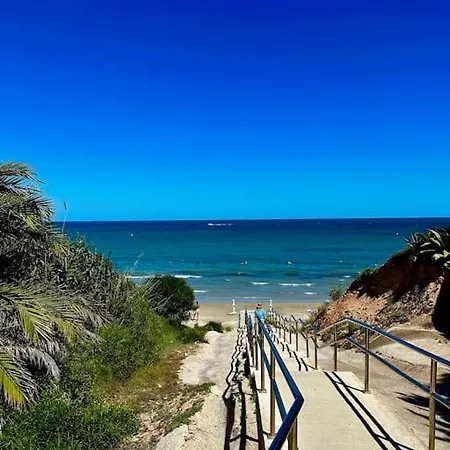 Cozy 350 Meters From The Beach.