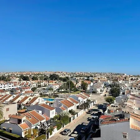 Cozy 350 Meters From The Beach. * טורבייחה