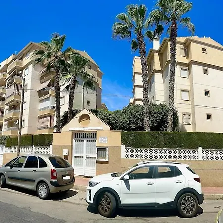 Cozy 350 Meters From The Beach. טורבייחה