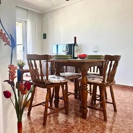 Apartamento Cozy 350 Meters From The Beach. Torrevieja