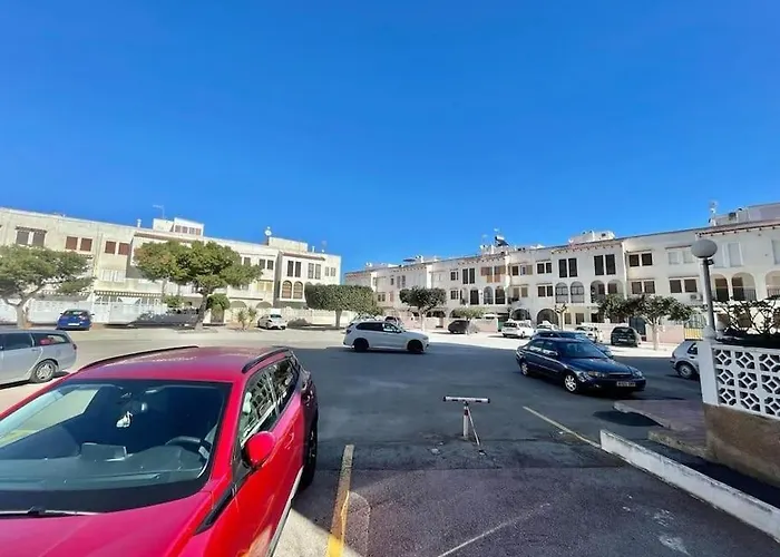 Cozy 350 Meters From The Beach. דירה