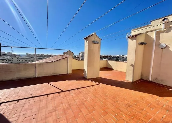 Cozy 350 Meters From The Beach. * טורבייחה
