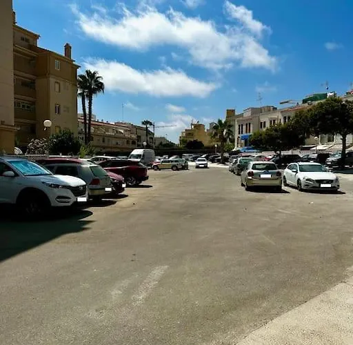 Cozy 350 Meters From The Beach. דירה