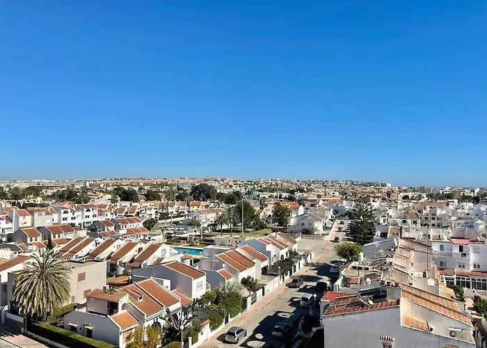 Cozy 350 Meters From The Beach. * טורבייחה