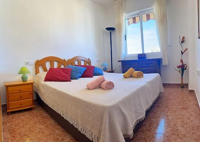 Cozy 350 Meters From The Beach. דירה טורבייחה