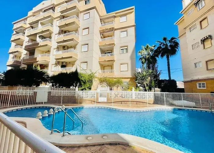 Cozy 350 Meters From The Beach. דירה